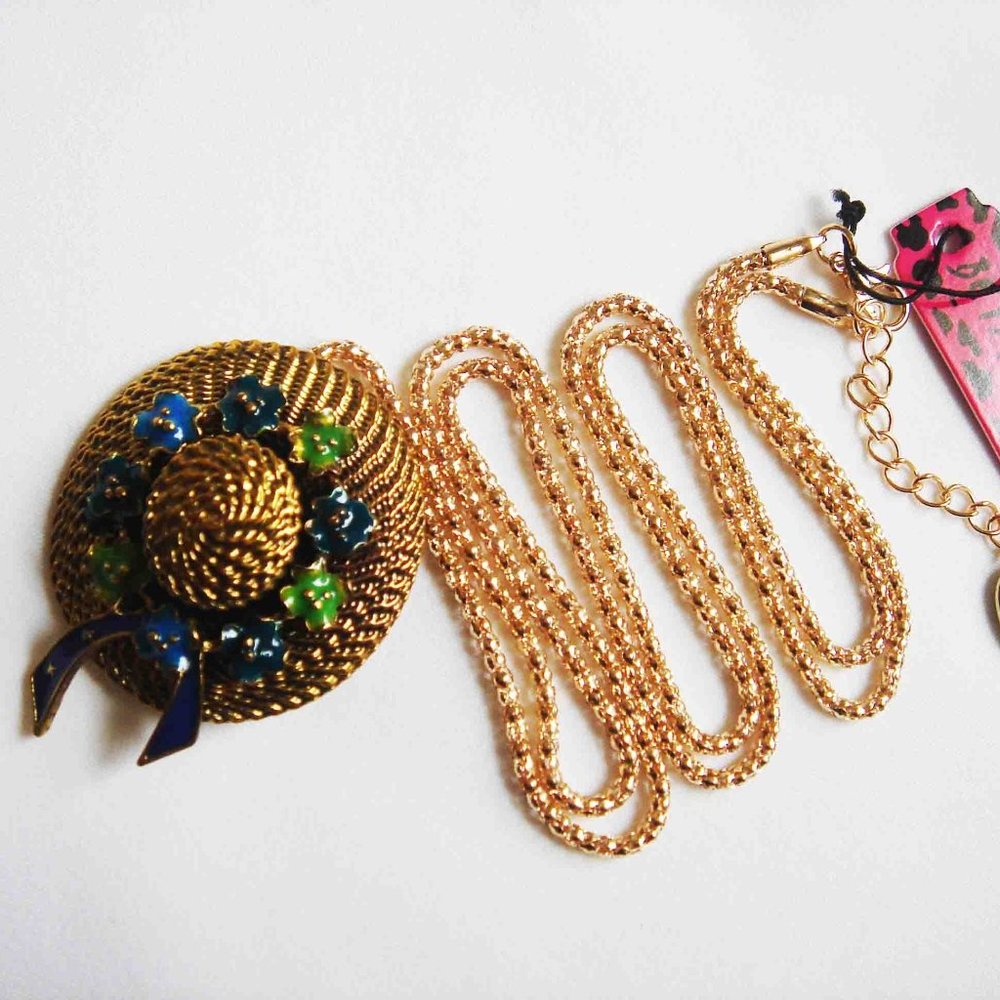 HAT WITH FLOWERS NECKLACE BROOCH